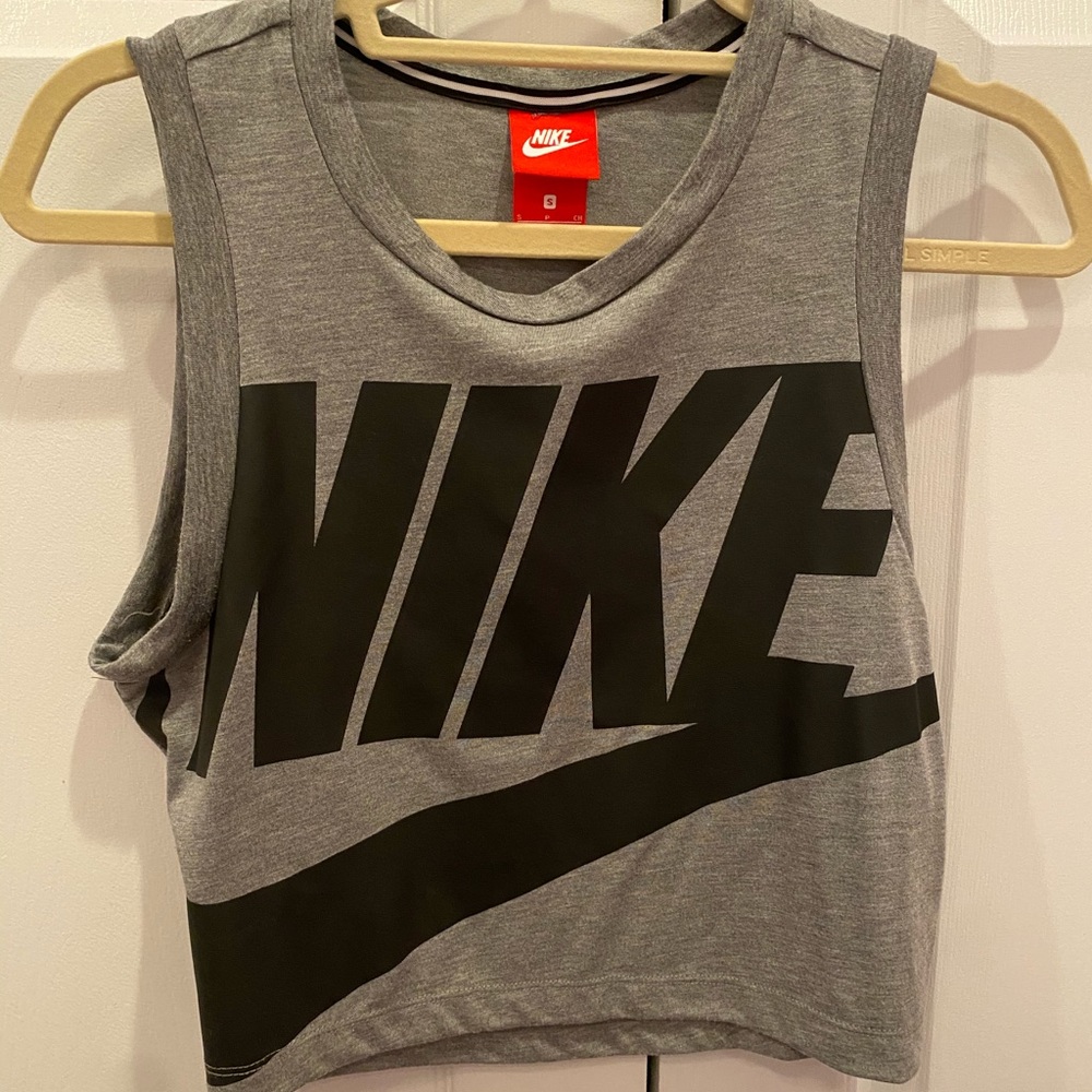 cropped nike tank